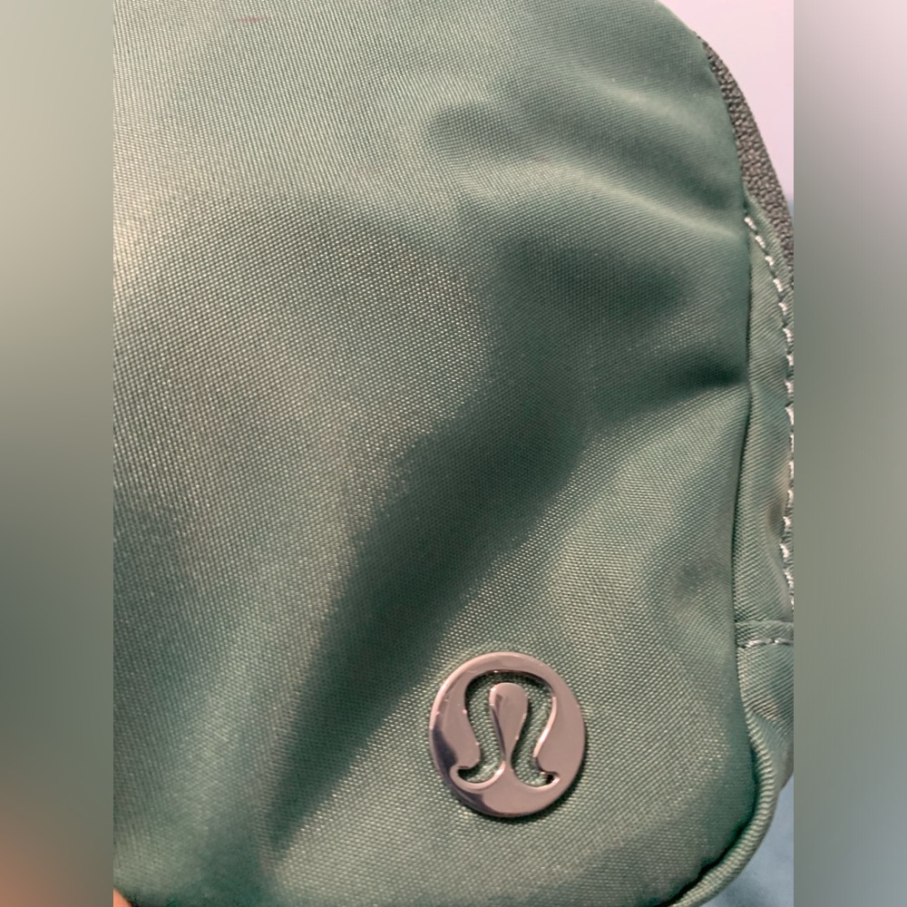 Lululemon Everywhere Belt Bag 1L - Picture 8 of 10